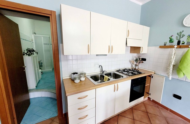 Apartment 'Casa Rosa' with Sea View, Wi-Fi and Air Conditioning