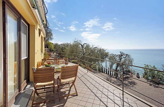 Apartment 'Casa Pepe' with Sea View, Garden & Wi-Fi