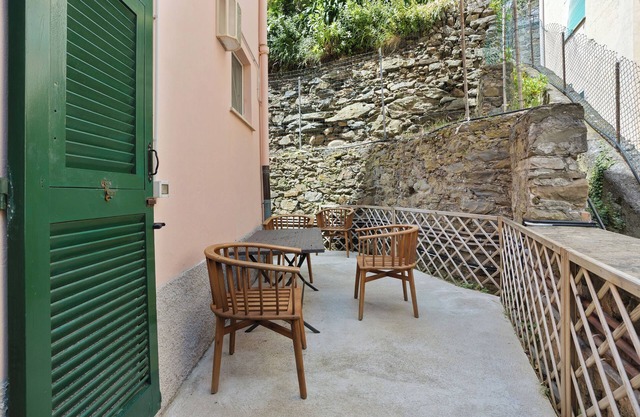 Apartment 'Casa Viola' with Balcony, Wi-Fi and Air Conditioning