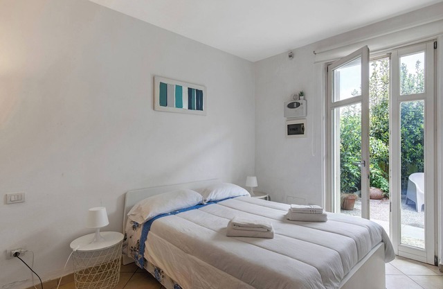 Apartment 'Charming in Lucca' with Private Garden, Wi-Fi and Air Conditioning