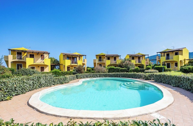 Apartment "Corbezzolo" with Pool View, Shared Pool & A/C