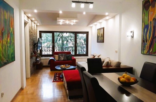 Apartment de La Falaise | Deluxe Double King Suite just a 9 min walk to the Lake
