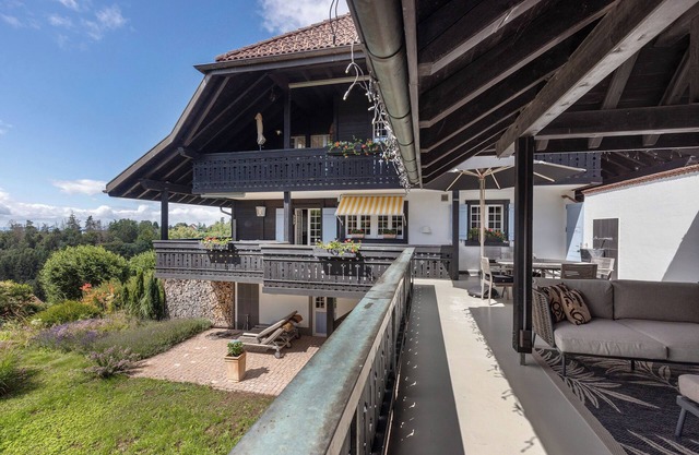 Apartment 'Deluxe' with Mountain View, Private Terrace and Wi-Fi