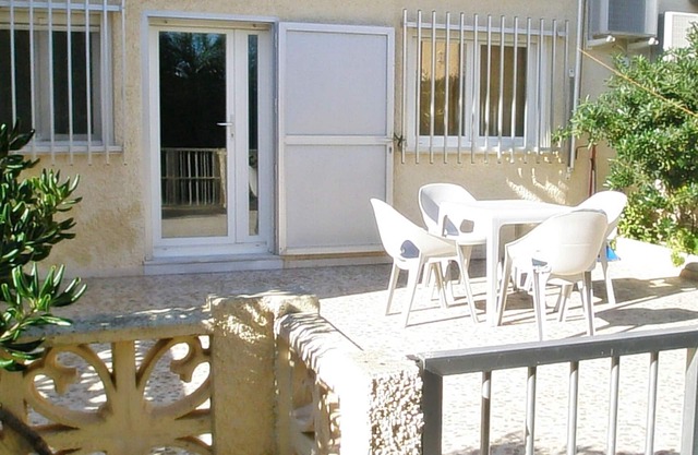 Apartment in formidable beach location, 40m from the beach