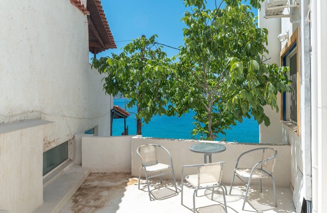 Apartment 'Estia' with Shared Terrace, Wi-Fi and Air Conditioning