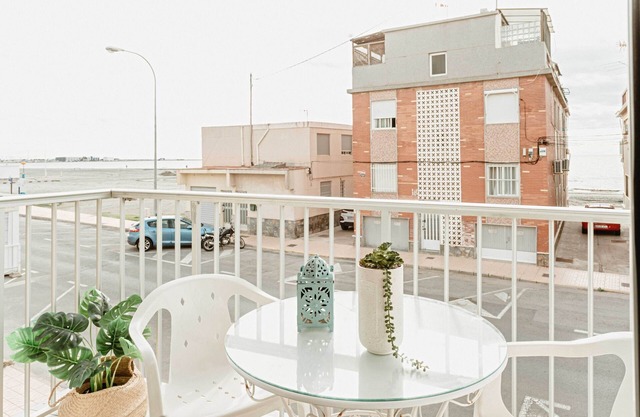 Apartment facing the sea, familiar and cozy.
