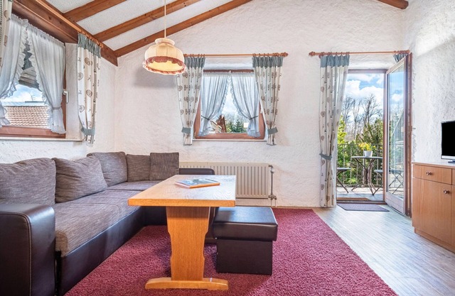Apartment 'Ferienwohnung 10' with Shared Terrace and Shared Garden