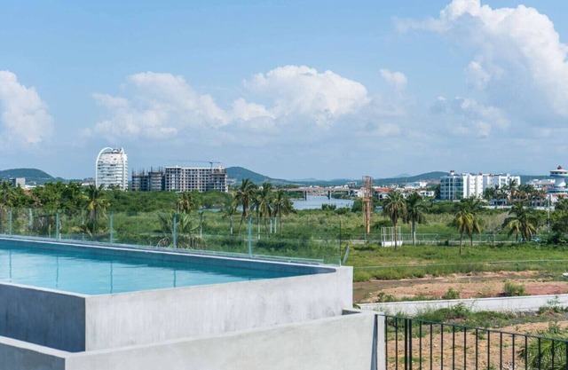 Apartment for 6 people with pool near the beach