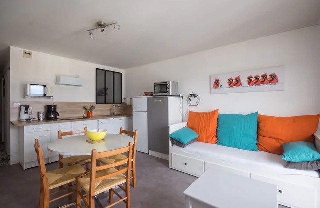 Apartment 'Appartement Face À La Mer 1 Étoile' with Sea View, Balcony and Wi-Fi