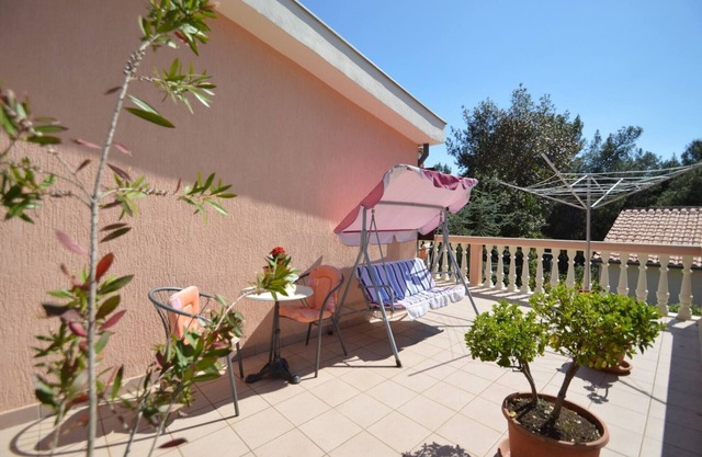 Apartment Franka 1, accommodation of 84 m2, also offers a terrace and private parking.