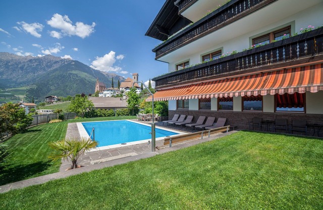 Apartment "Gartenheim Elisabeth" with Mountain View, Shared Pool & Wi-Fi