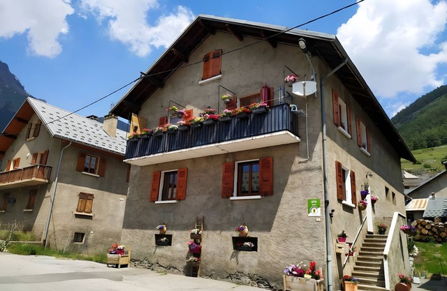 Apartment 'Gîte Val-cenisnLa Gelinotte Cosy' with Wi-Fi