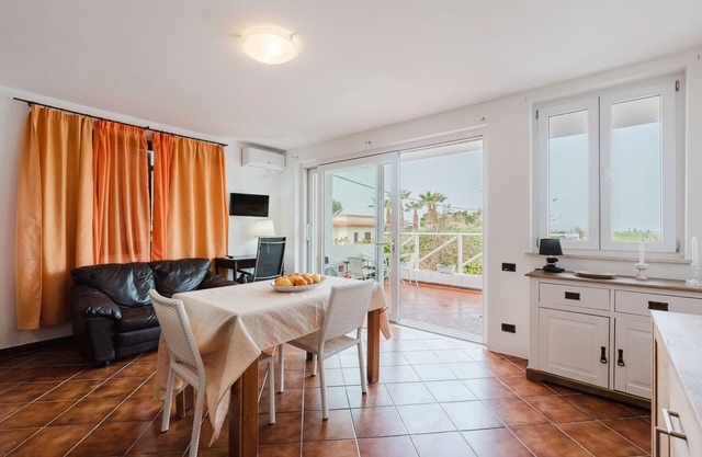 Apartment 'Gloria' with Sea View, Wi-Fi and Air Conditioning