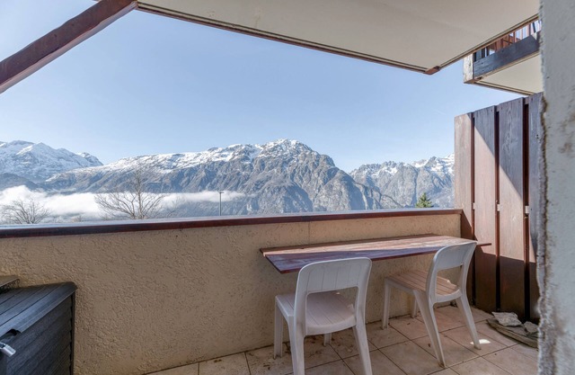 Apartment 'Granges 8 - Bel Appt 4p Au Pied Des' with Mountain View and Balcony