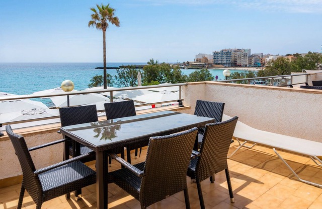 Apartment 'Hostal Antic Apartamento 102' with Balcony, Wi-Fi and Air Conditioning