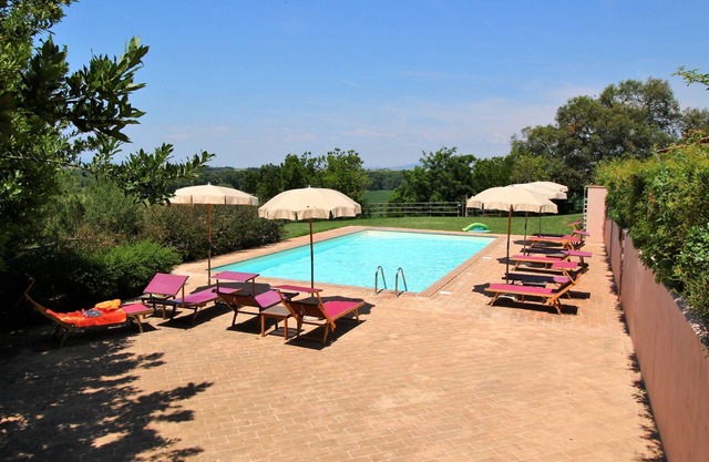 Apartment in Montalto near Lake and Pool