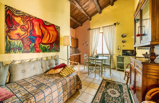 Apartment 'Il Grappolo E La Rosa Tea' with Shared Garden and Wi-Fi
