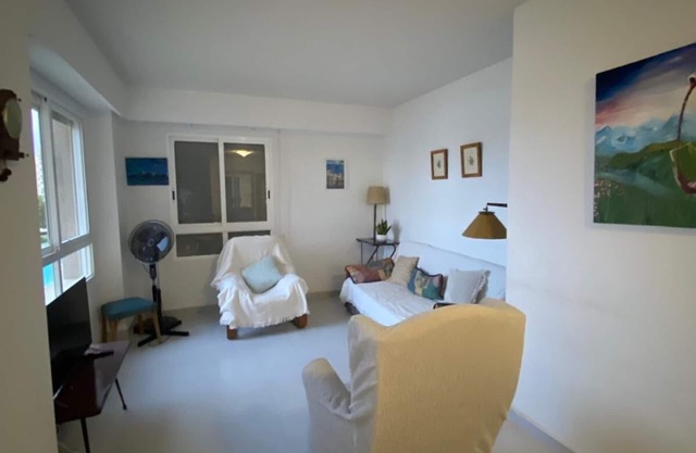 Apartment in a beautiful community with swimming pool, tennis court and beach within walking distance.