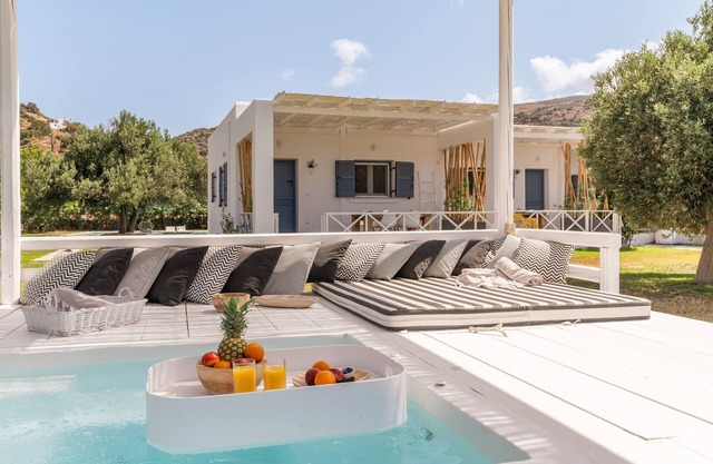 Apartment In A Hotel "Ow Andros Luxury Suites 5" with Mountain View, Private Terrace & Wi-Fi