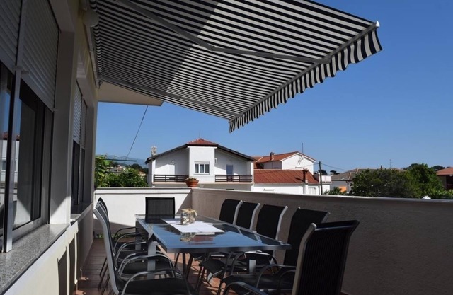 Apartment in Banjol with Balcony, Air condition, WIFI, Dishwasher (4888-1)