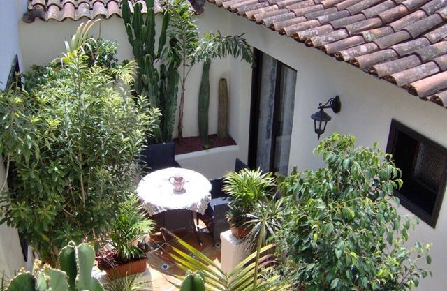 Apartment in rustic style with small terrace in the patio