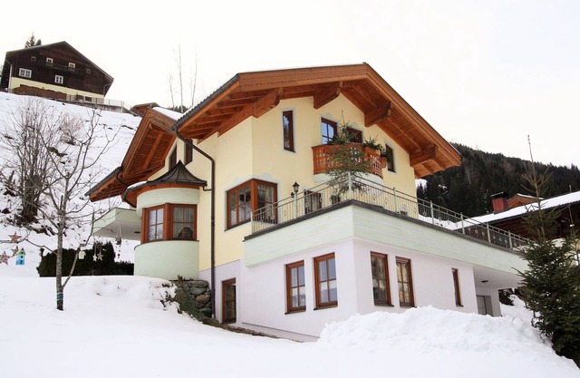 Apartment in Hüttschlag near Ski Bus