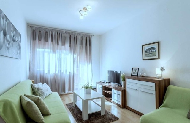 Apartment in Kaštel Novi with terrace, air conditioning, WiFi, washing machine (5104-2)