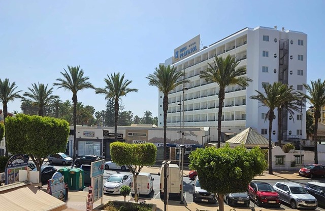 Apartment in Roquetas near Playa Serena Beach.