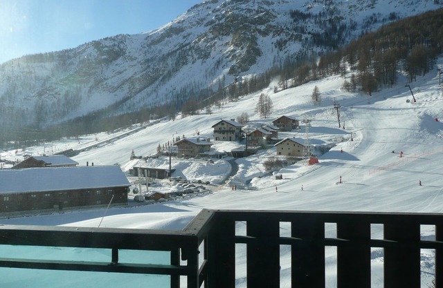 APARTMENT IN RESIDENCE AT THE FOOT OF SLOPES