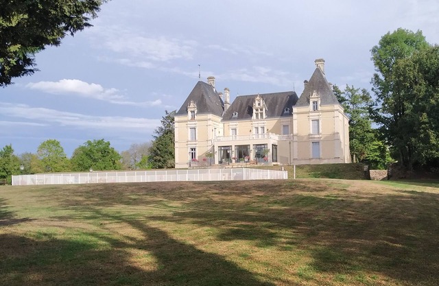 Apartment in the grounds of the Chateau & balcony