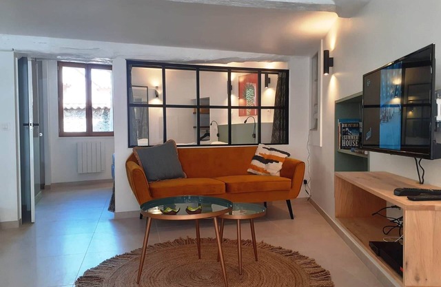 Apartment in the medieval center of Tourtour