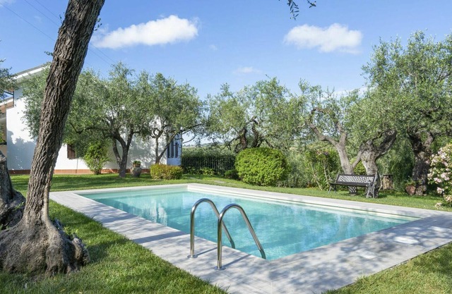 Apartment in villa with WIFI, private pool, A/C, TV, terrace, pets allowed, panoramic view, parking