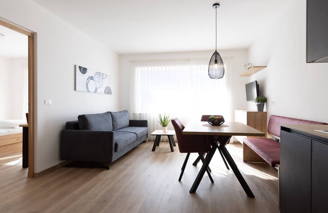 Apartment "Kleon 2" with Mountain View, Shared Pool & Wi-Fi