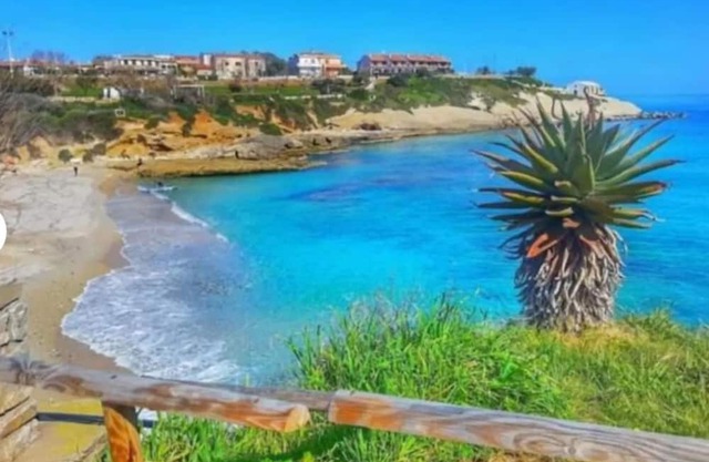 Apartment 'La Casa Dello Zio Tom' with Balcony, Wi-Fi and Air Conditioning