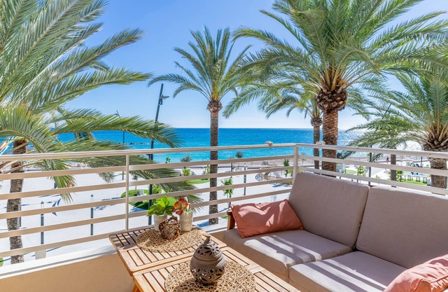 Apartment "La Mar" with Private Terrace & Wi-Fi