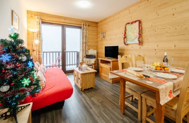 Apartment 'Le Petit Bonheur' with Mountain View and Balcony