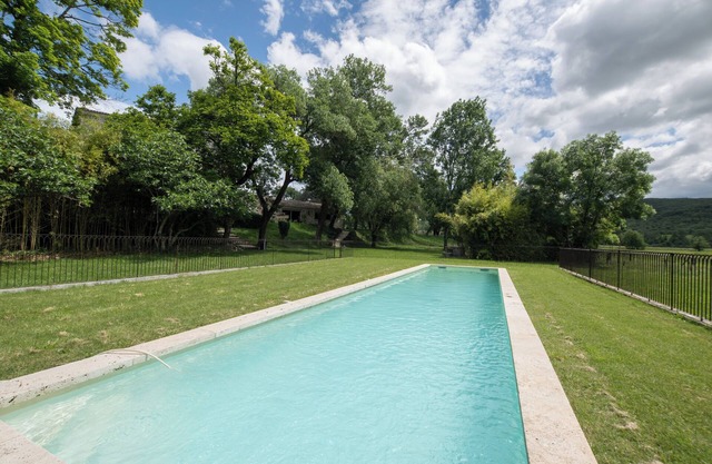 Apartment 'Le Peuplier' with Shared Pool, Wi-Fi and Air Conditioning