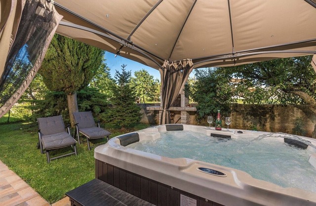 Apartment Maruzini with Whirlpool