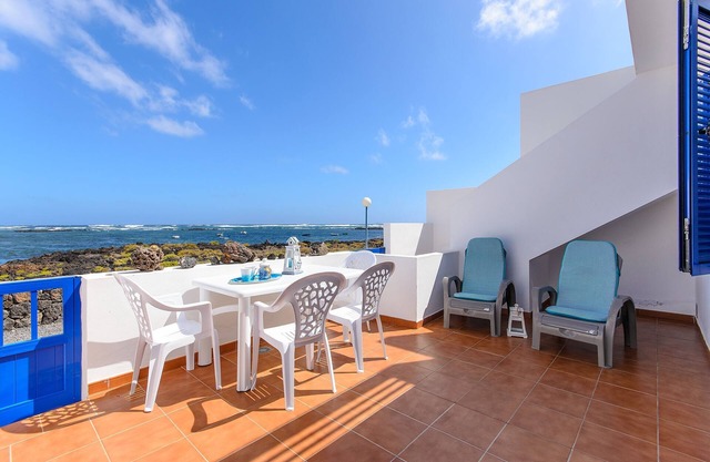Apartment “Mirador del Roque 2” On the Seaside with Patio, Ocean View & Wi-Fi
