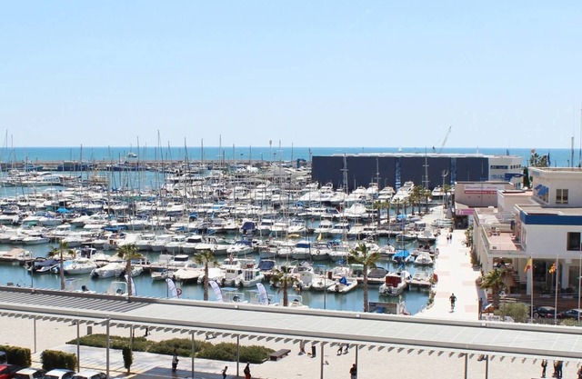 Apartment on the seafront with incredible views