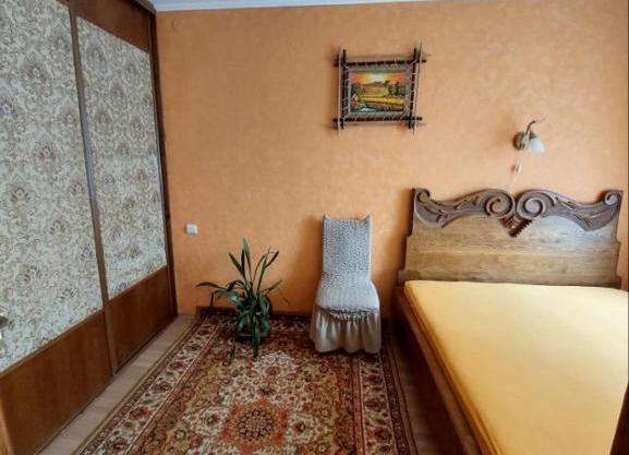 Apartment on Voli Avenue 21