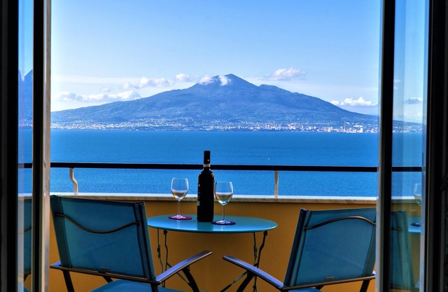 Apartment overlooking Vesuvius - Sorrento coast- Free Parking - Family friendly