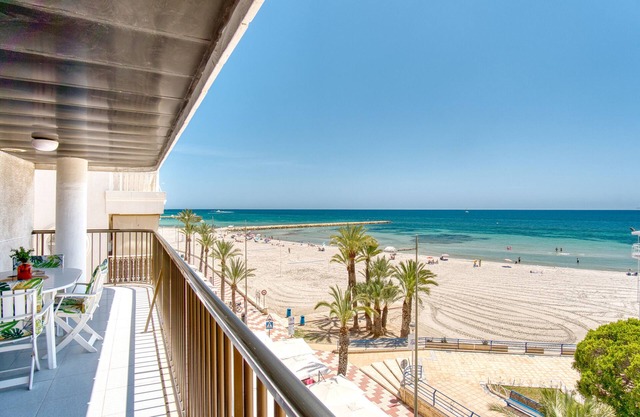 Apartment 'Playa Levante' on the Beachfront, Private Terrace and Wi-Fi