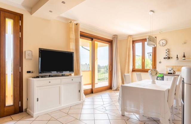Apartment "Porzione di Villa in Toscana" with Lake View, Wi-Fi, Garden & Terrace