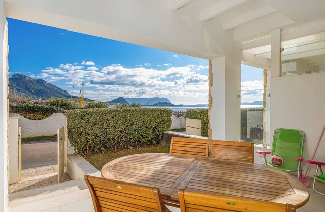 Apartment "Residenza Cormorani 2" Near the Beach with Sea View, Wi-Fi & Terrace