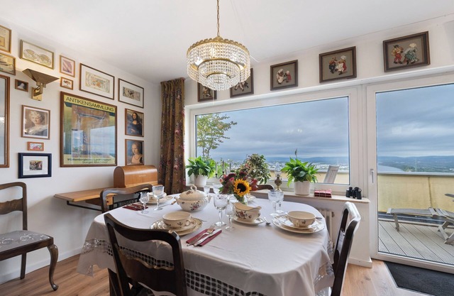 Apartment 'Rheinblick Am Rheinsteig' with Mountain View, Wi-Fi and Air Conditioning
