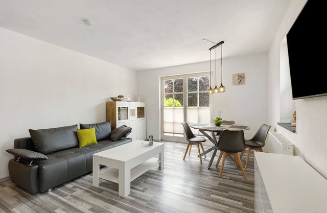 Apartment 'Sonnenhügel' with Balcony and Wi-Fi