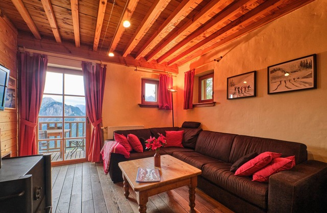 Apartment 'Souveraine' with Mountain View, Balcony and Wi-Fi