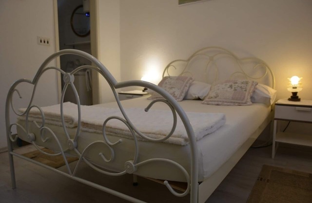 Apartment Srsen for 2 people in Kuciste