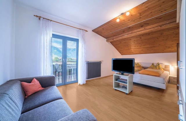Apartment "Tschigat Leilichhof" with Mountain View, Wi-Fi, Balcony & Garden